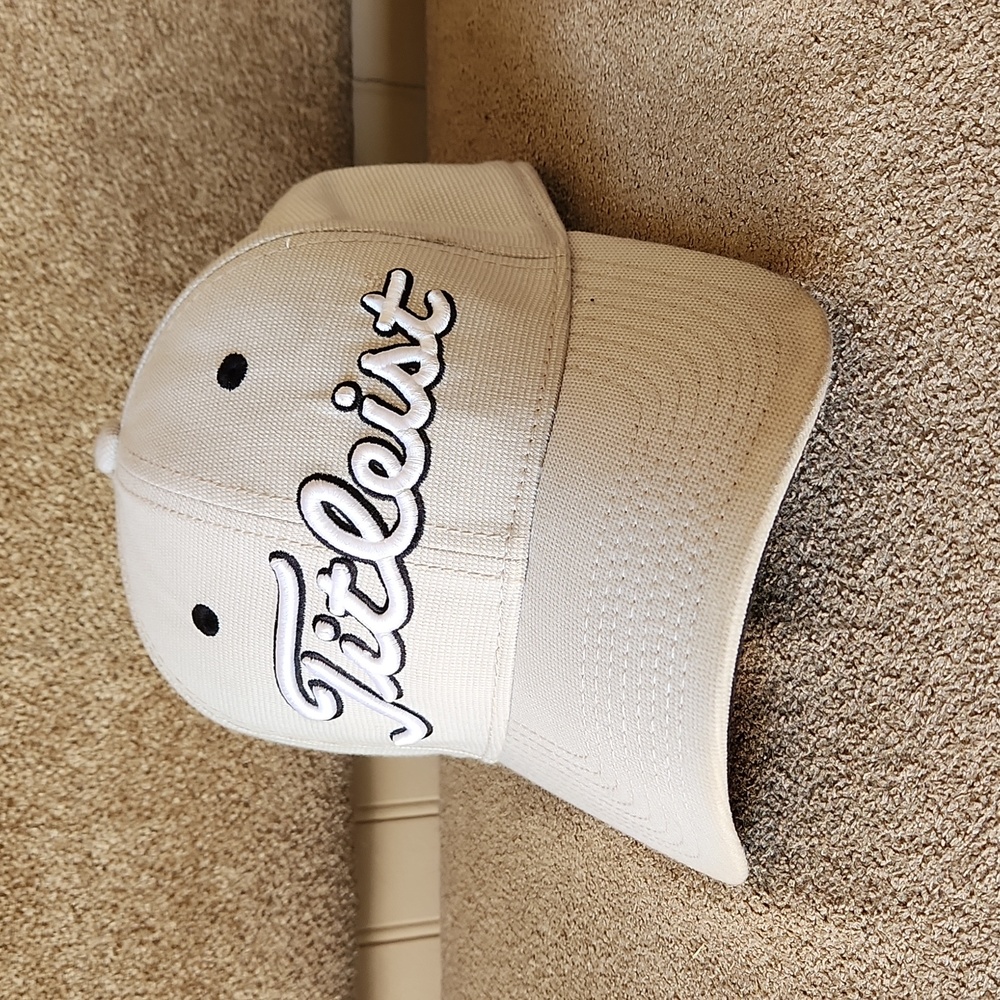 EUC Titleist hat ballcap size S/M beige tan white